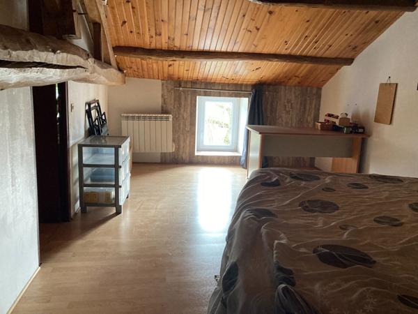 Charmante maison en pierre au coeur de Taugon