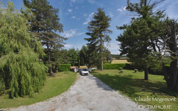 MAGNIFIQUE MAISON DE CARACTÈRE DANS UN TRÉS BEAU PARC AVEC PISCINE
