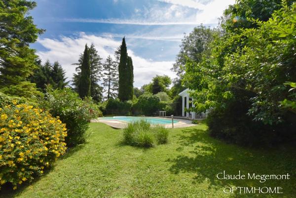 MAGNIFIQUE MAISON DE CARACTÈRE DANS UN TRÉS BEAU PARC AVEC PISCINE