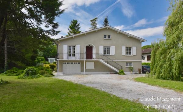 MAGNIFIQUE MAISON DE CARACTÈRE DANS UN TRÉS BEAU PARC AVEC PISCINE