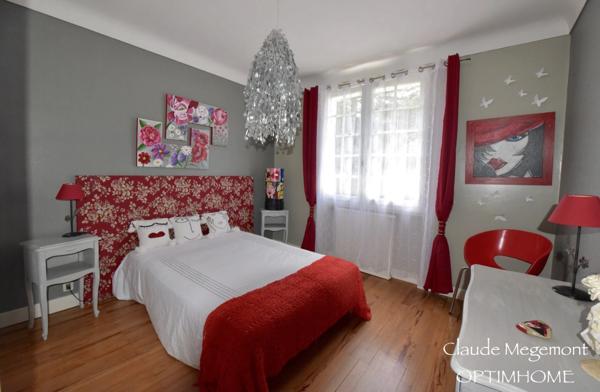 MAGNIFIQUE MAISON DE CARACTÈRE DANS UN TRÉS BEAU PARC AVEC PISCINE