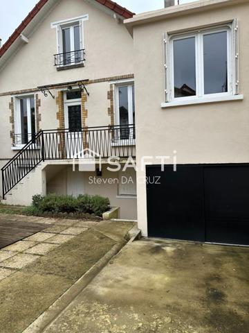 À Colombes, découvrez une maison familiale rénovée avec goût, idéalement située près des transports et des écoles. Profitez de son espace lumineux, de sa terrasse et de son jardin pour un cadre de vie privilégié. Confort et charme au rendez-vous pour une vie paisible aux portes de Paris.”