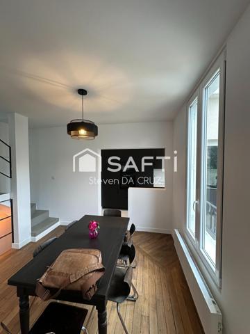 À Colombes, découvrez une maison familiale rénovée avec goût, idéalement située près des transports et des écoles. Profitez de son espace lumineux, de sa terrasse et de son jardin pour un cadre de vie privilégié. Confort et charme au rendez-vous pour une vie paisible aux portes de Paris.”