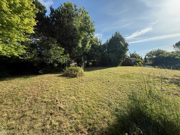 Saint-Georges-de-Didonne (17110) 

À Saint-Georges-De-Didonne, terrain autorisant la construction à vendre