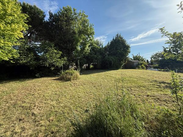 Saint-Georges-de-Didonne (17110) 

À Saint-Georges-De-Didonne, terrain autorisant la construction à vendre