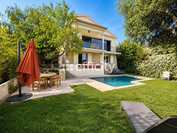 Maison
         6 pièces
        - 170 m² Bien prestige 1 685 000 € *