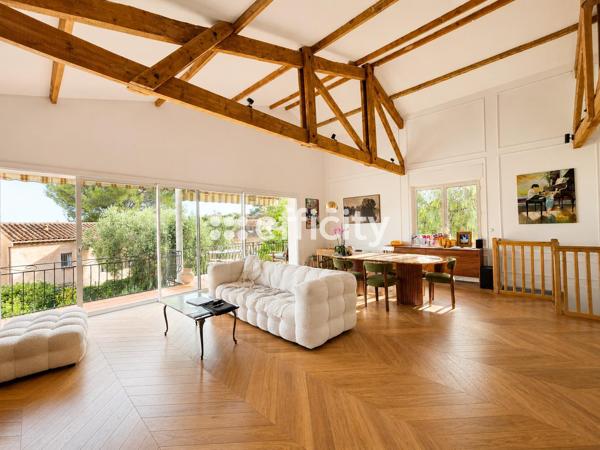 Maison
         6 pièces
        - 170 m² Bien prestige 1 685 000 € *