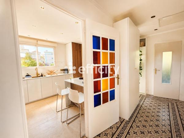 Maison
         6 pièces
        - 170 m² Bien prestige 1 685 000 € *