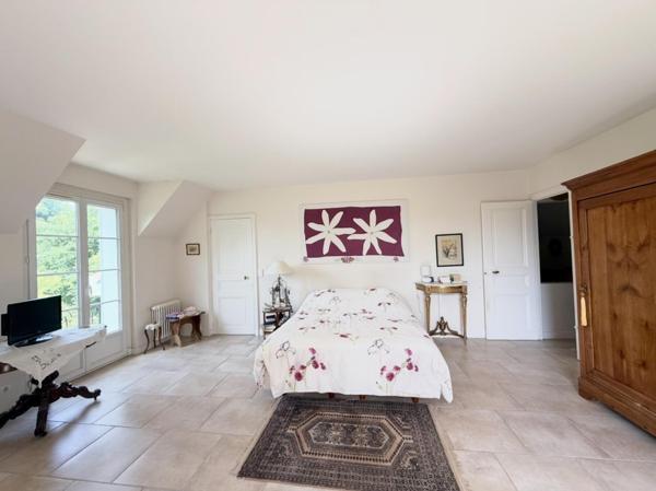 Maison à Thoiry, 78770 - 8 pièces 233m²