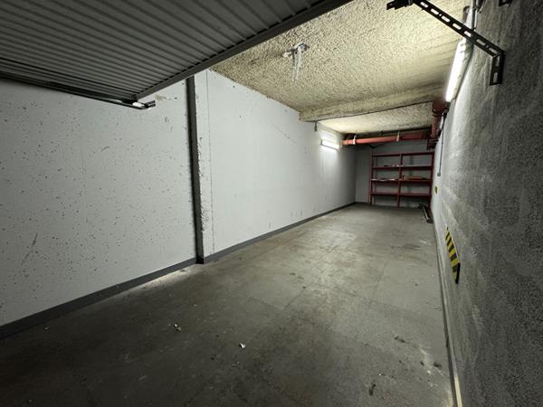 A la vente box double secteur Jean Martin/Timone 28 m2