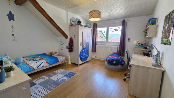 Spacieux Duplex T5 au Coeur de Messery