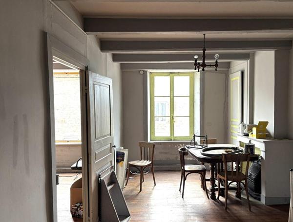 Saint Anthème  63660 immeuble sur trois niveaux plus combles 180 m²