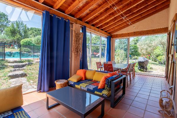 EXCLUSIVITE Vidauban Les Chaumes – Superbe villa avec piscine sur terrain paysager de 3 000 m²