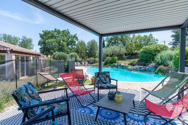 EXCLUSIVITE Vidauban Les Chaumes – Superbe villa avec piscine sur terrain paysager de 3 000 m²