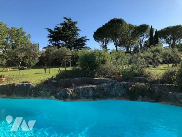 EXCLUSIVITE Vidauban Les Chaumes – Superbe villa avec piscine sur terrain paysager de 3 000 m²