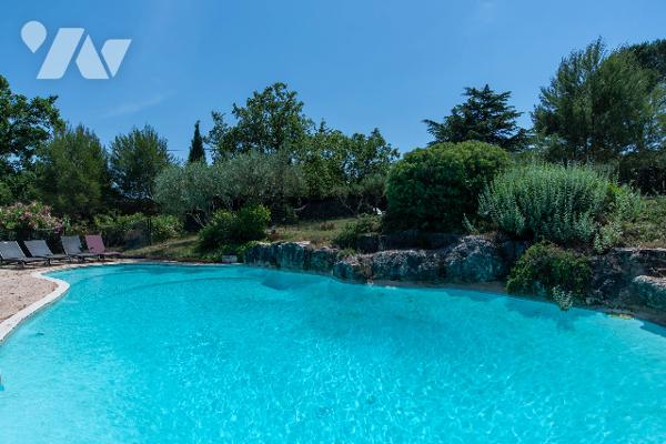 EXCLUSIVITE Vidauban Les Chaumes – Superbe villa avec piscine sur terrain paysager de 3 000 m²