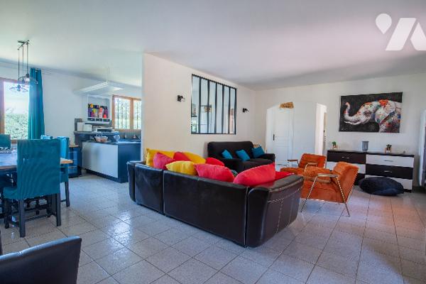 EXCLUSIVITE Vidauban Les Chaumes – Superbe villa avec piscine sur terrain paysager de 3 000 m²