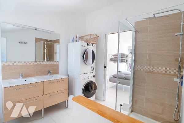 EXCLUSIVITE Vidauban Les Chaumes – Superbe villa avec piscine sur terrain paysager de 3 000 m²