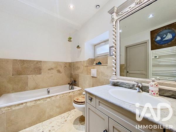 Immeuble à vendre 331 m² La Laupie
