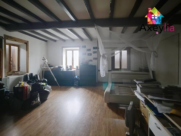 Saint-Germain-Laval (42260) A VENDRE - SECTEUR SAINT-GERMAIN-LAVAL - ANCIEN CORPS DE FERME AVEC MAISON D'HABITATION ET DÉPENDANCES DIVERSE