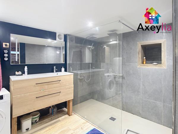 Saint-Germain-Laval (42260) A VENDRE - SECTEUR SAINT-GERMAIN-LAVAL - ANCIEN CORPS DE FERME AVEC MAISON D'HABITATION ET DÉPENDANCES DIVERSE