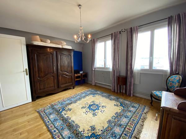 A Vendre, plein centre ville de Périgueux (24000) bel APPARTEMENT de plus de 75 m² en résidence sécurisée avec ascenseur