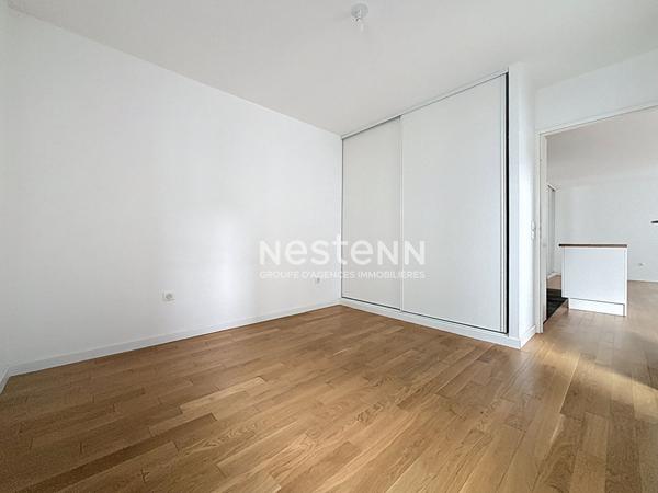 ISSY LES MOULINEAUX - AVENUE VICTOR CRESSON - Vente d'un appartement 3 pièces traversant avec balcon immeuble standing