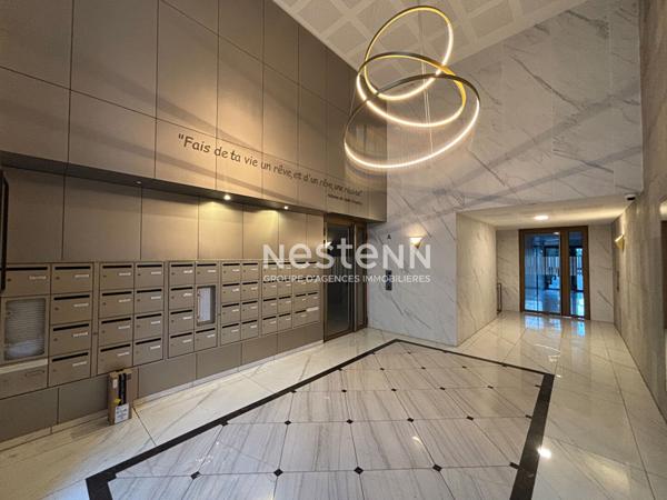 ISSY LES MOULINEAUX - AVENUE VICTOR CRESSON - Vente d'un appartement 3 pièces traversant avec balcon immeuble standing