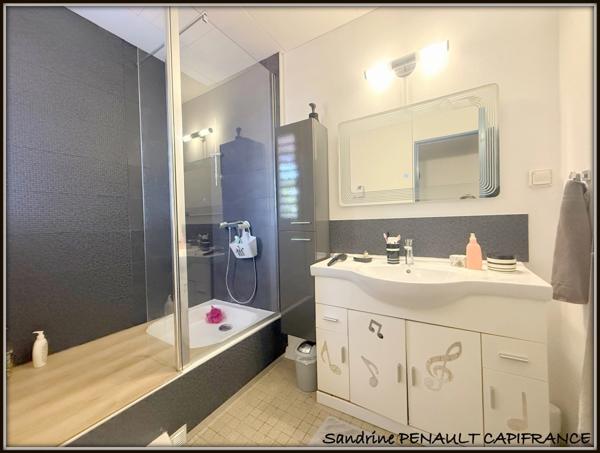 A VENDRE A KOUROU (GUYANE FRANCAISE) UNE MAGNIFIQUE VILLA T5 (R+1) de 97 m² - TERRAIN DE 306 m² - AU PRIX DE 399 000 €.