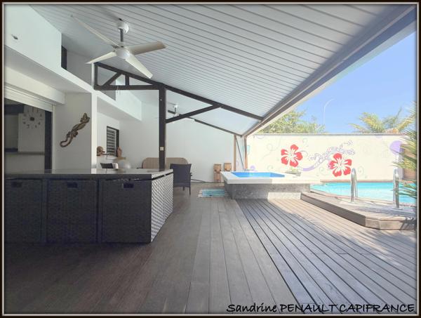 A VENDRE A KOUROU (GUYANE FRANCAISE) UNE MAGNIFIQUE VILLA T5 (R+1) de 97 m² - TERRAIN DE 306 m² - AU PRIX DE 399 000 €.