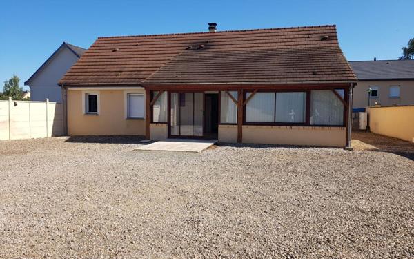 Maison à louer    3 pièces •  Saint-Cosme-en-Vairais