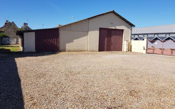 Maison à louer    3 pièces •  Saint-Cosme-en-Vairais