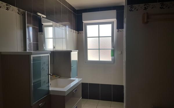 Maison à louer    3 pièces •  Saint-Cosme-en-Vairais