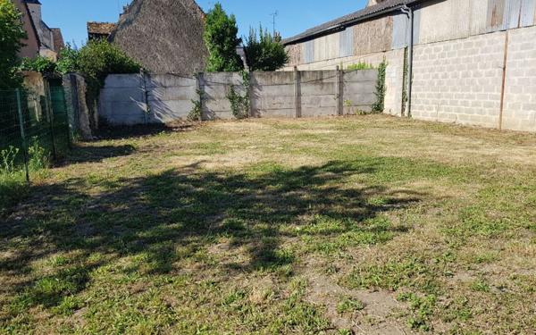 Maison à louer    3 pièces •  Saint-Cosme-en-Vairais