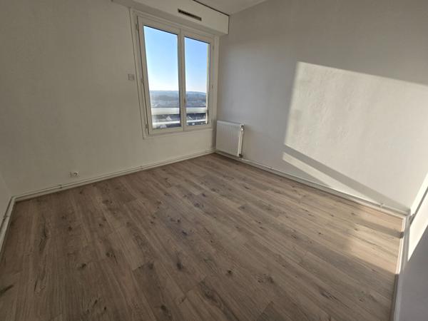 Appartement  à louer Meaux 4 pièce(s) 80.96 m2