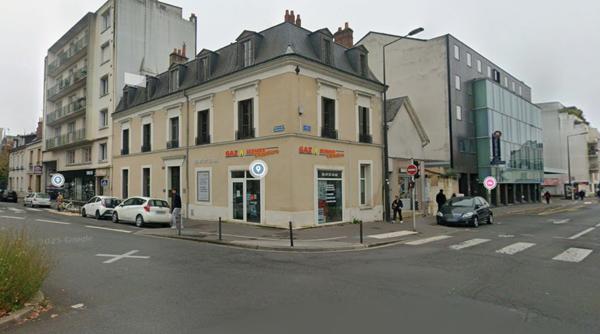 À LOUER - LOCAL COMMERCIAL AVEC VITRINE SUR RUE - TOURS CENTRE