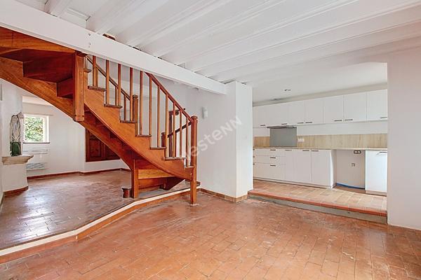 CHARMANTE MAISON DE VILLE T5 SUR SAINT-MITRE-LES-RAMPARTS - A VISITER SANS TARDER
