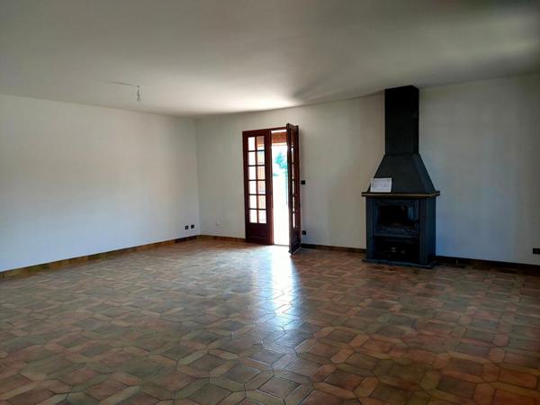 MAISON 120 m² - 6 PIECES - GARAGE 30 m² - TERRAIN  1189 m²