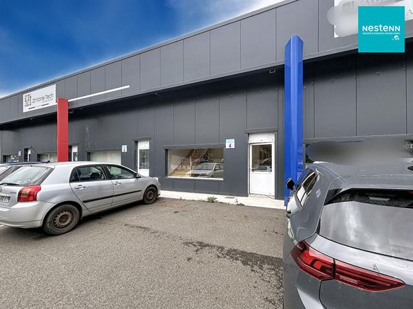 Local commercial/professionnel -  Saint Just Saint Rambert - 150 m²