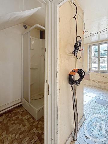 Maison à vendre  5 pièces - 185 m 2   ENNEZAT  - 63