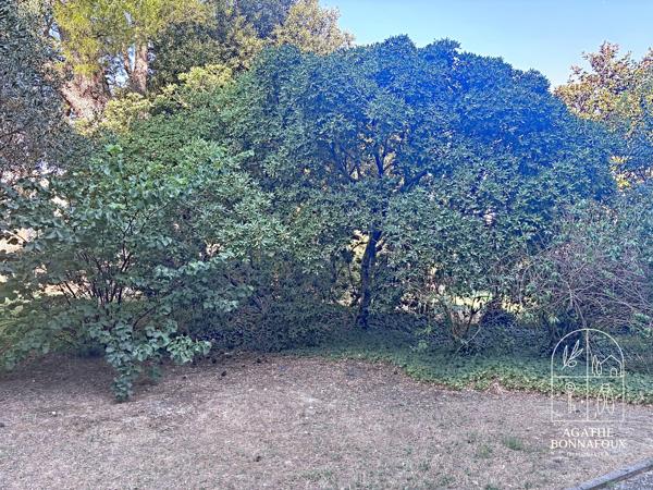 Appartement T3 résidence recherchée au cœur d'un environnement verdoyant Situé au premier étage d'une résidence prisée, sécurisée et parfaitement entretenue, cet appartement T3 de 71.85 m2 bénéficie d'un environnement calme, à proximité immédiate des établissements scolaires et des infrastructures sportives.