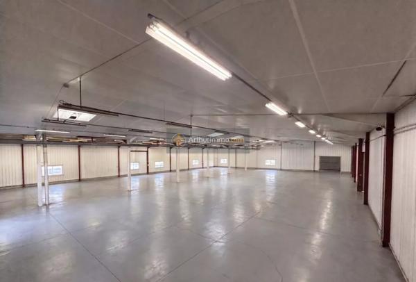Location Local commercial 3 pièces 1600 m2 à Fréjus