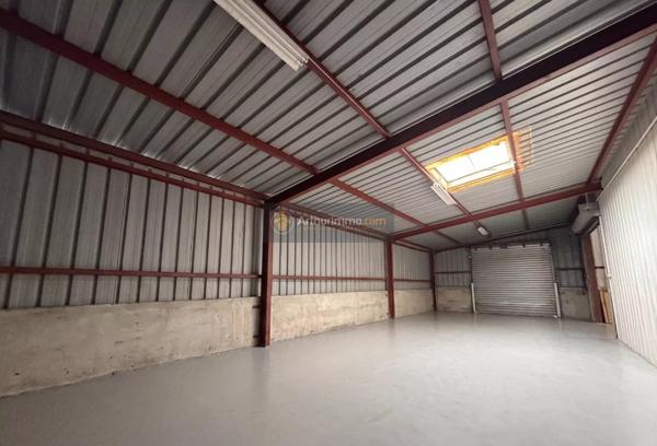 Location Local commercial 3 pièces 1600 m2 à Fréjus