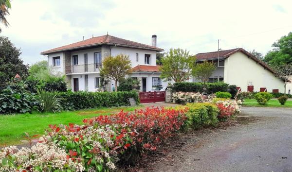 Maison à vendre 8 pièces  193 m² PROCHE AIRE SUR L'ADOUR (40) 5 Chambres-Garage-1900 m² de terrain avec piscine.