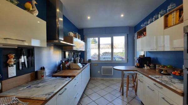 Maison à vendre 8 pièces  193 m² PROCHE AIRE SUR L'ADOUR (40) 5 Chambres-Garage-1900 m² de terrain avec piscine.