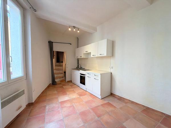 A VENDRE 84120 PERTUIS MAISON DE VILLE TYPE 4 PIECES SUR PLUSIEURS NIVEAUX