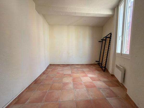 A VENDRE 84120 PERTUIS MAISON DE VILLE TYPE 4 PIECES SUR PLUSIEURS NIVEAUX