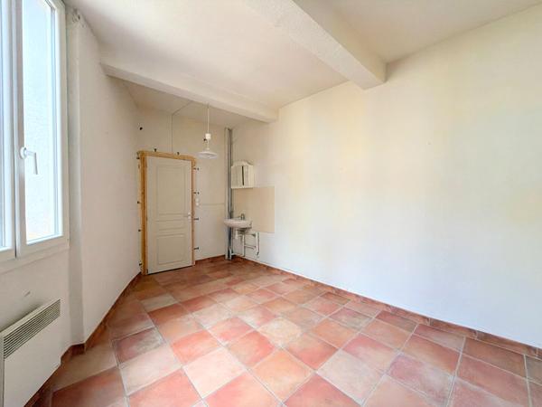A VENDRE 84120 PERTUIS MAISON DE VILLE TYPE 4 PIECES SUR PLUSIEURS NIVEAUX
