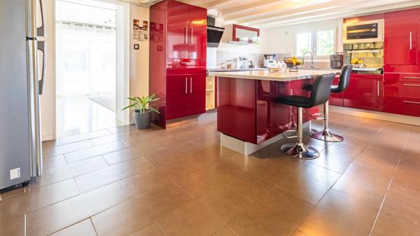 Jolie Maison de 158 m² proche des commodités avec piscine et dépendance - Bergerac