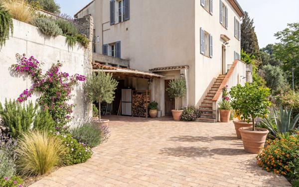 Maison à vendre    6 pièces • 167 m2 Colomars